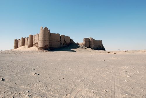 La forteresse de ed-Deir, dans l’oasis de Khargeh (photo de l’auteur).


