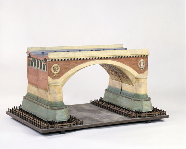 Modèle de l’arche du pont de Bordeaux, maquette, 1821 
(Musée des arts et métiers, CNAM, inv. 08 707, cliché Pascal Faligot).
