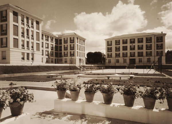 Fig. 10. Les pavillons des chambres de la cité universitaire de Budos, 1933 (ABM, Bordeaux, recueil 141, planche 20).
