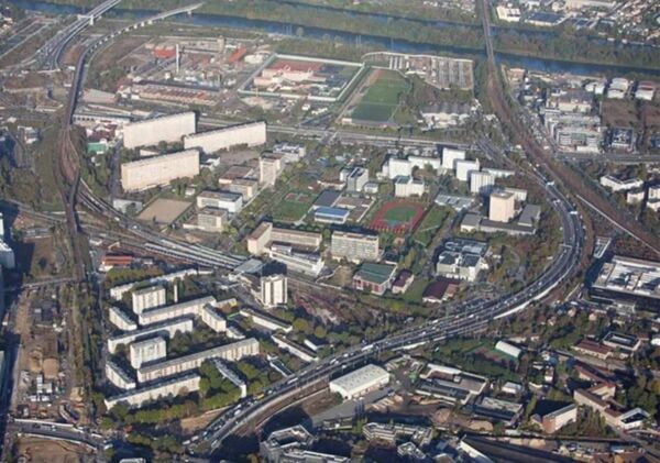 Fig. 6. Le campus universitaire et son environnement en 2010 (cliché Epadesa).
