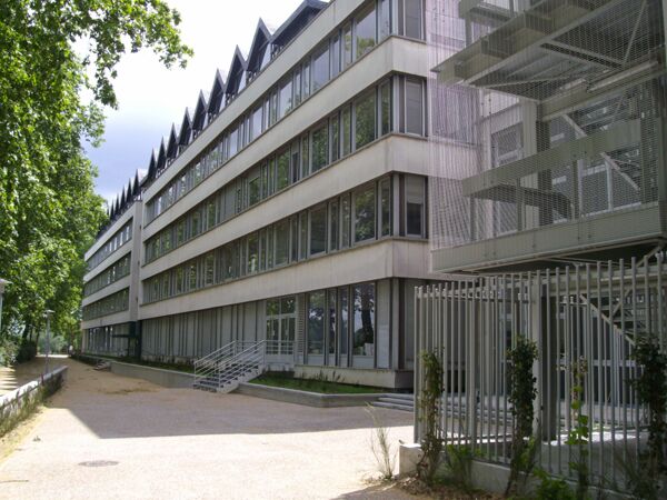 Fig. 3. La façade nord de l’université des Tanneurs, 2007 (https://commons.wikimedia.org).