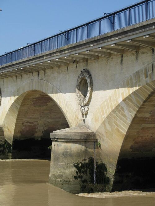 Herrad Elisabeth Taubenheim, pont de pierre de Libourne, 2011 (cliché Structurae).
