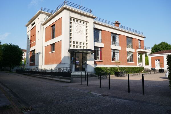 Fig. 1. Le pavillon central de la cité, 2023 (cliché Florian Grollimund).