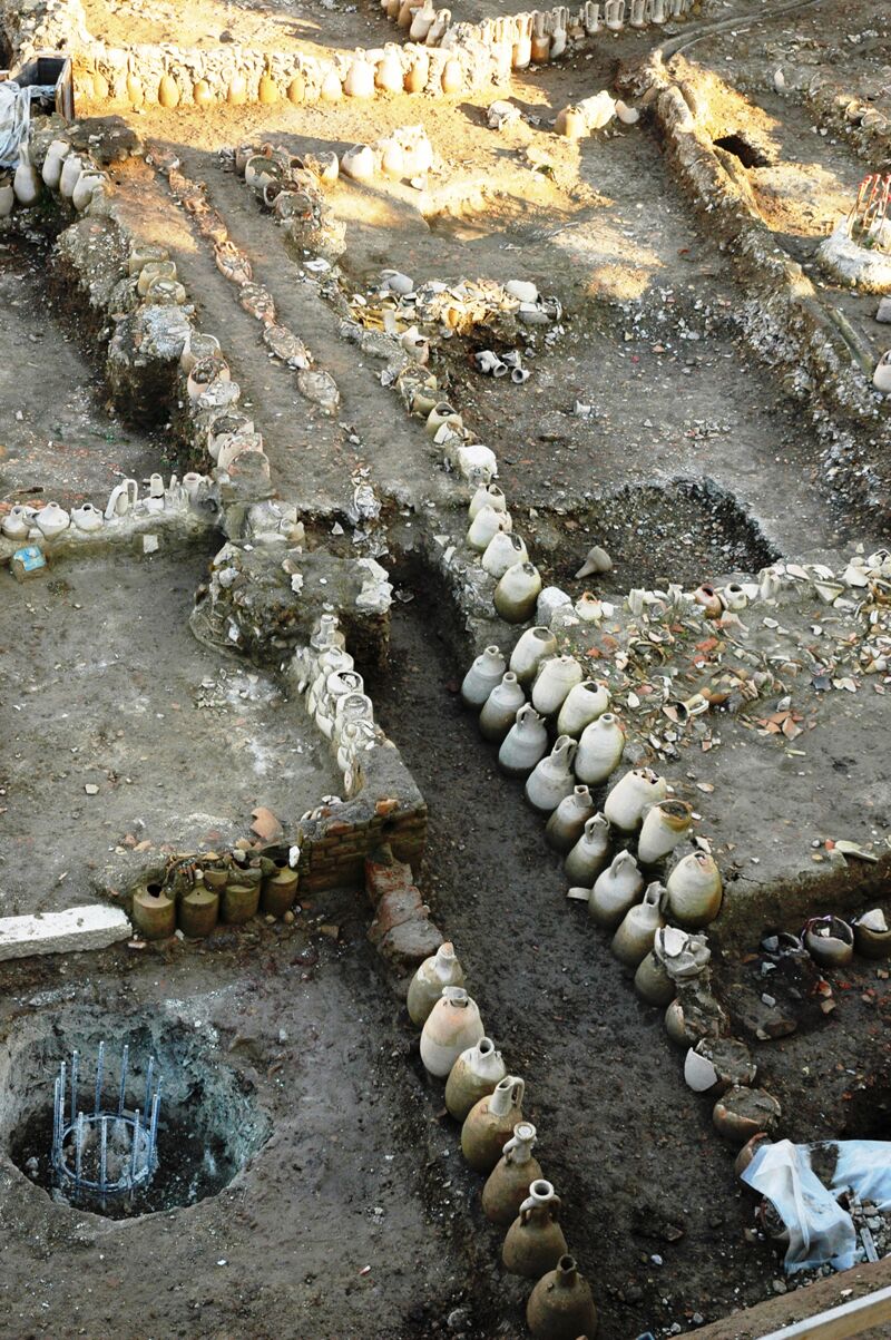 Nuovo Mercato Testaccio, settore NE, livelli primo-imperiali: viabilità di servizio, recinti e scarichi (foto Soprintendenza Speciale Archeologia Belle Arti e Paesaggio di Roma).