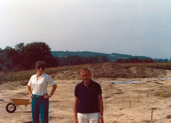  Marion Lichardus et Bohumil Soudsky en 1974 sur le chantier de Cuiry-lès-Chaudardes (Aisne), collection J.-P. Demoule.