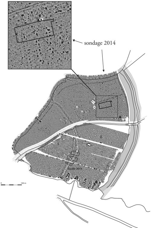 La Chaussée-Tirancourt (Somme). Localisation du sondage 
de 2014 et des fouilles de 2015 en surimposition de l’image géophysique(prospections Géocarta 2010-2012).