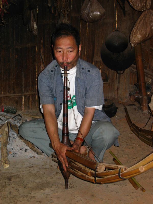 Population hmong : maître d’orgue à bouche keng.