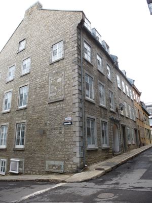 Bâtiment dans lequel Éléonore Pagé a géré une maison de pension dans les années 1850. Il est situé au 20, rue Garneau, dans la Haute-Ville de Québec (Photographie : Jean-René Thuot, 2017).