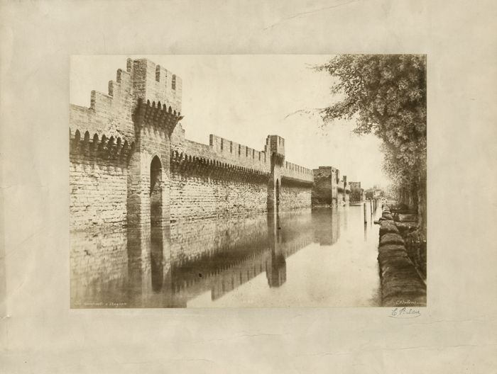 Les remparts d’Avignon inondés, photographie Édouard Baldus, 1856 
(Archives municipales d’Avignon, 11 Fi 297).
