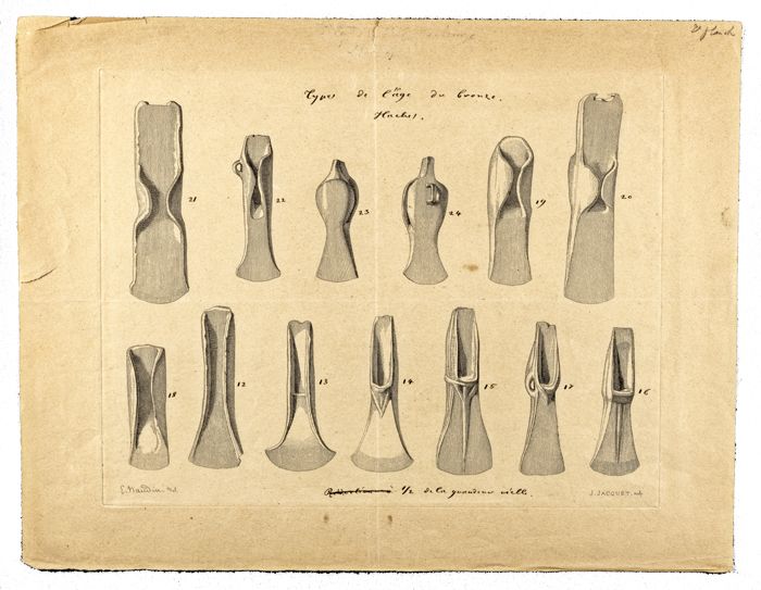 Types de l’âge du Bronze. Haches. Planche préparatoire gravée par J. Jacquet à partir d’un dessin de E. Naudin pour l’album illustré accompagnant le Dictionnaire archéologique de la Gaule. Le document est annoté par G. de Mortillet. MAN, centre des archives, fonds de la CTG, © MAN / Valorie Gô.