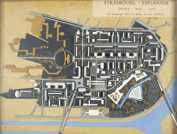 Fig. 7. Maquette d’étude du quartier de l’Esplanade (mai 1959). C.-G. Stoskopf architecte (avec intégration du projet de R. Hummel pour le campus) (Archives d’Alsace-Site de Strasbourg, fonds Stoskopf, 60J62).