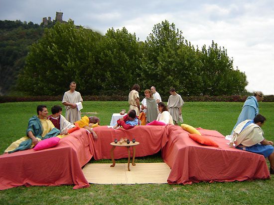 Reconstitution lors de la fête des vendanges au Parc archéologique de Saint Romain en Gal (2006). Photo : Pax Augusta.