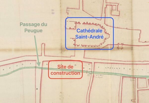 Fig. 5. Plan de la ville avec le passage du Peugue (sans date précise, XVIIIe siècle) (Archives département de la Gironde, 2 FI 88 ; ajouts, Alexandre Frambéry-Iacobone, février 2024)Certaines rues qui jouxtent le Peugue terminent en impasse en raison du cours d’eau, désormais sous-terrain. Certaines de ces impasses existent toujours comme le relève Sergey Kadinsky, « Peugue River, Bordeaux », Hidden Waters, publié le 24 juillet 2017 [ https://hiddenwatersblog.wordpress.com/2017/07/24/bordeaux1/]..