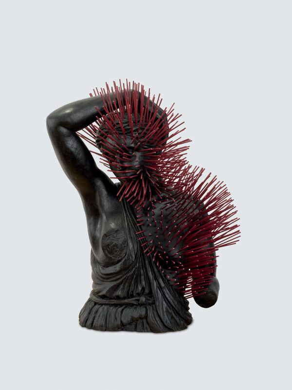 Prune Nourry, Catharsis, 2019, bronze et simulacre de bâtons d’encens, 43 x 34 x 25 cm, édition de 5 exemplaires + 2 épreuves d’artiste. © Avec l’aimable autorisation de l’artiste.