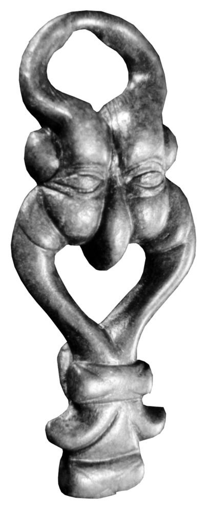  Loisy-en-France ‘La Vigne aux Morts’, grave 17. Cast bronze girdle-chain hook. L 55 mm. Musée des Beaux-arts et d’Archéologie, Châlons-en-Champagne (photo J.V.S. Megaw).