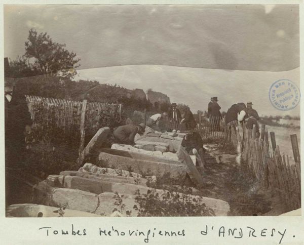 Excursion de la CAASO à Conflans-Andrésy le 6 août 1890, tirage photographique sur papier albuminé, montage sur carton. AD 78, fonds de la CAASO, 2F 108/18.