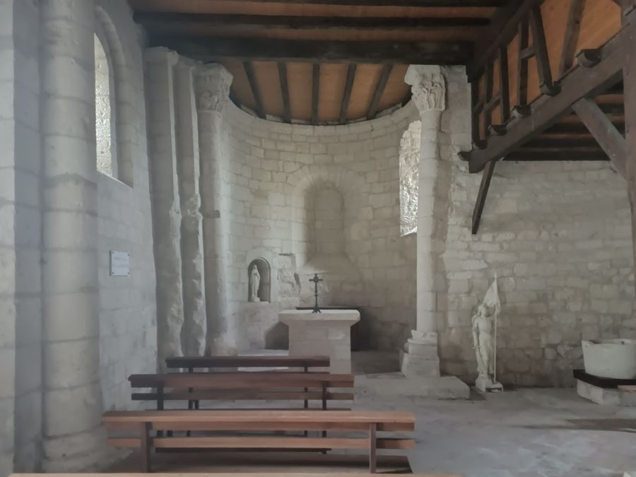 Saint-Julien de la Serre (commune de Dondas). B – La nef et le chœur.