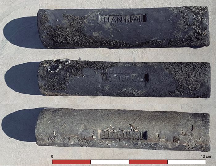 Trois lingots de plomb de L. Planius Himil(...). 
Cliché Museo de Historia y Arqueología de Cullera.