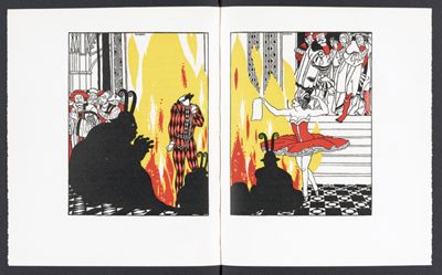 À gauche Faust en arlequin debout devant une foule masquée, et à droite Méphistophéla tendant un papier vers un groupe d’hommes en costume sur des marches.