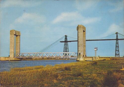 Le pont transbordeur et le pont levant, s. d. [avant 1960] 
(© carte postale Archives, Conservation régionale des monuments historiques).

