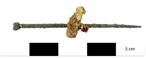 Fabrics preserved in an organic state (three tabby with dominant warp superimposed, dyed in red or purple, ovicaprine wool fibres) discovered at the basin area, in grave 38 of the site rue du Prieuré, Muron (17)