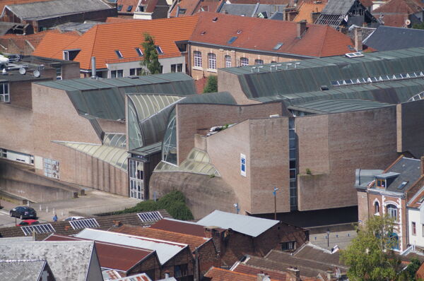 Fig. 7. Le pôle Sciences vu depuis la cathédrale, 2013 (cliché Simon Texier).